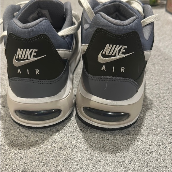 Nike Air Max - Picture 3 of 6